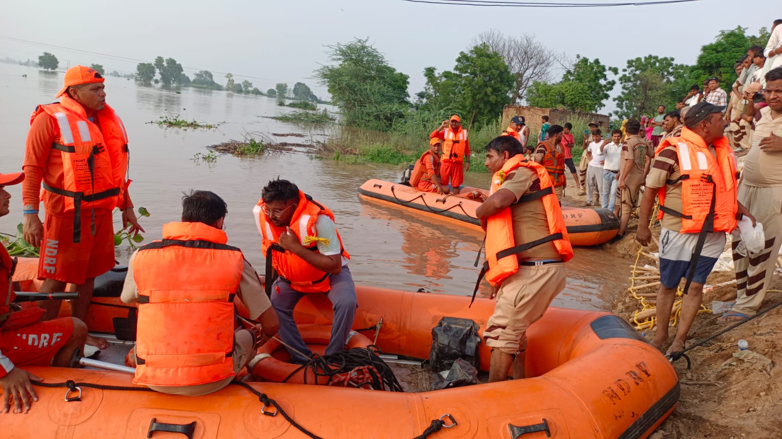 വയനാട് ദുരന്ത നിവാരണ പ്രവർത്തനങ്ങളിലേക്ക് വളണ്ടിയർ ടീമുകൾക്ക് രജിസ്റ്റർ ചെയ്യാം
