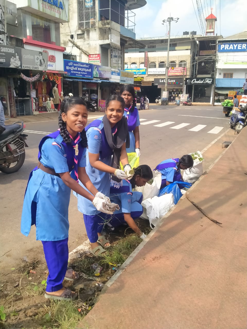 നാട് സുന്ദരമാക്കാൻ: വിദ്യാർത്ഥികളെ അണിനിരത്തി സ്കൗട്ട് ആൻ്റ് ഗൈഡ്